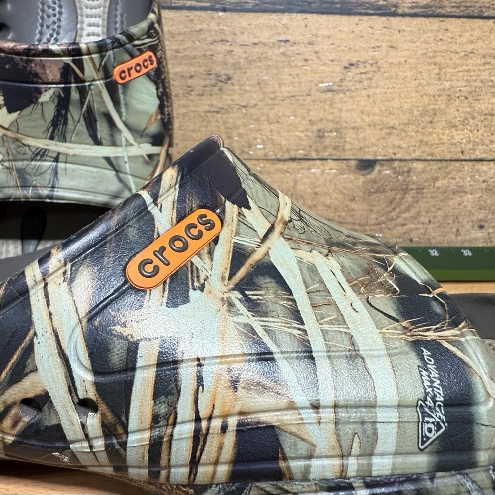 NEW- CROCS Men's Green Camouflage Sandals m9 w11 unisex